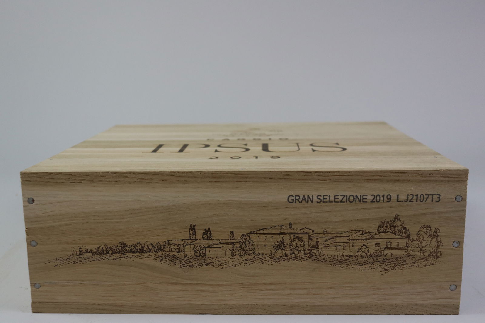 † Chianti Classico Gran Selezione 'Ipsus' 2019: Chianti Classico Gran Selezione 'Ipsus' 2019 Il Caggio, Castellina in Chianti Excellent level and appearance R 3 bottles Per lot €320 - 420SizebottlesConditionExcellent level and