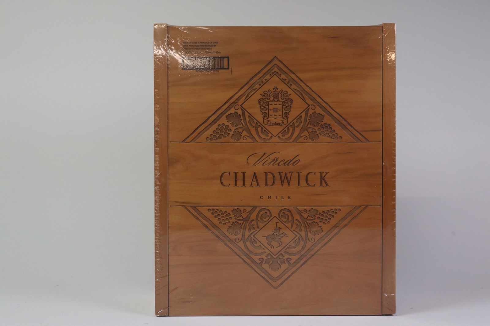 † Viñedo Chadwick Vertical Library Edition 2009/2010/2011: Viñedo Chadwick 2009 Viñedos Familia Chadwick, Maipo Valley Excellent level and appearance R 1 bottle Viñedo Chadwick 2010 Viñedos Familia Chadwick, Maipo Valley Excellent le