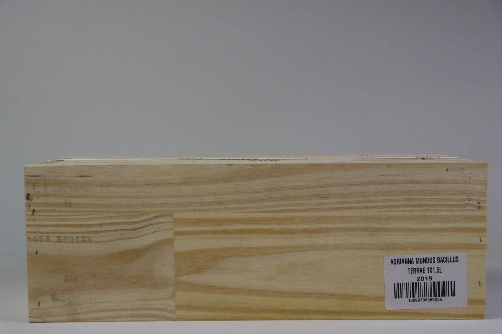 † Malbec 'Mundus Bacillus Terrae' 2019: Malbec 'Mundus Bacillus Terrae' 2019 Catena Zapata - Adrianna Vineyard, Gualtallary Excellent level and appearance R 1 magnum - 1.5ltr Per lot €220 - 320Sizemagnum - 1.5ltrConditionExcellent