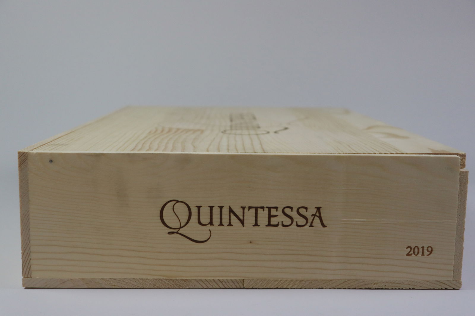 † Quintessa Red 2019: Quintessa Red 2019 Quintessa, Rutherford Excellent level and appearance R 6 bottles Per lot €460 - 600 Size bottles Condition Excellent level and appearance P