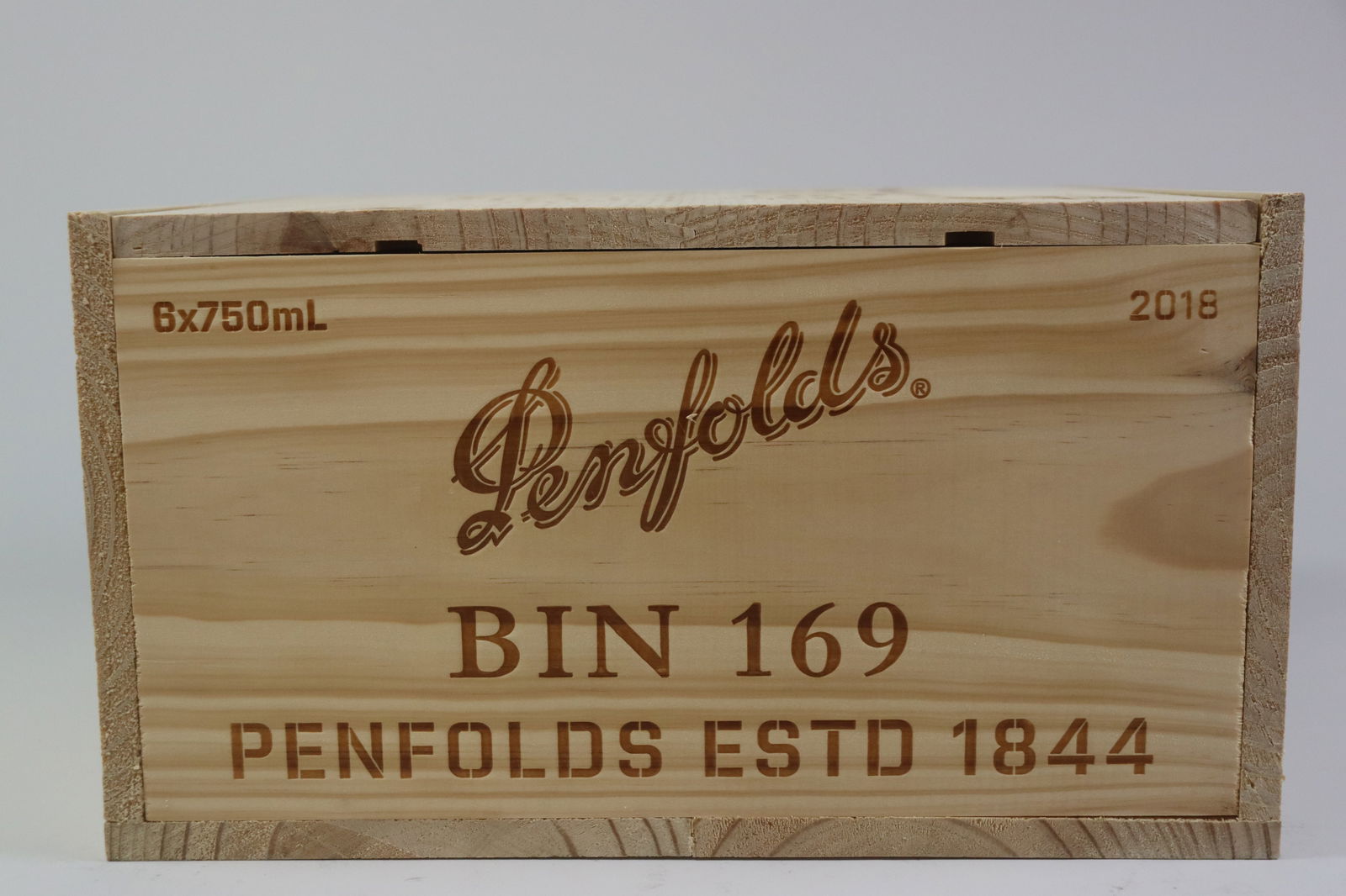 † Cabernet Sauvignon 'Bin 169' 2018: Cabernet Sauvignon 'Bin 169' 2018 Penfolds, Coonawarra Excellent level and appearance R 6 bottles Per lot €460 - 600SizebottlesConditionExcellent level and appearanceProvenance† - Please