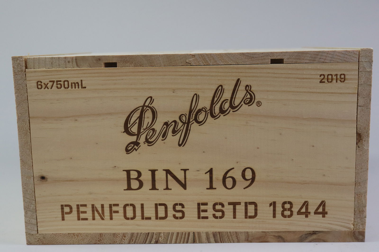 † Cabernet Sauvignon 'Bin 169' 2019: Cabernet Sauvignon 'Bin 169' 2019 Penfolds, Coonawarra Excellent level and appearance R 6 bottles Per lot €460 - 600SizebottlesConditionExcellent level and appearanceProvenance† - Please