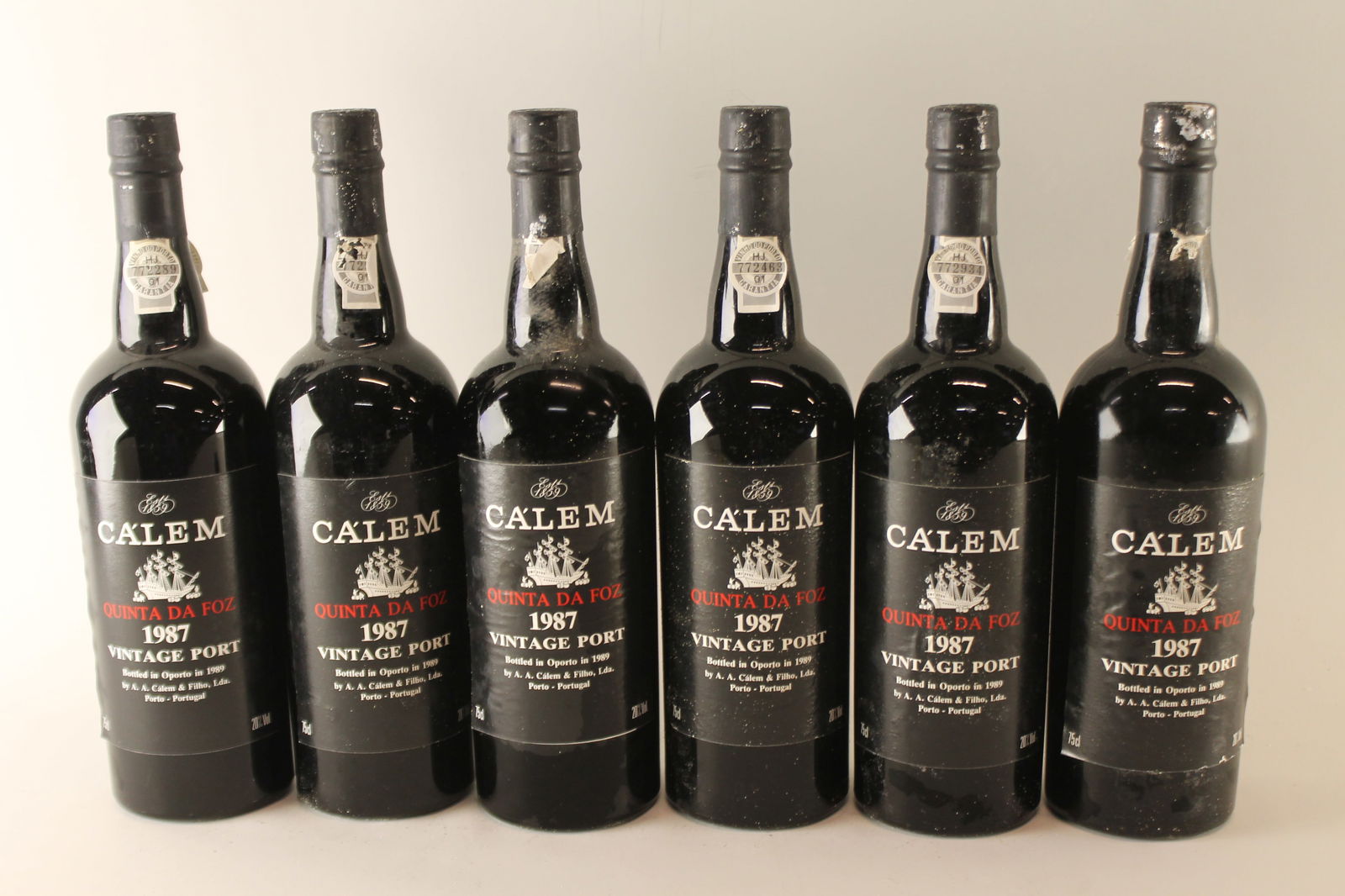 Calem 'Quinta Da Foz' Vintage Port 1987: Calem 'Quinta Da Foz' Vintage Port 1987 Bottled in 1989 U. 3.5cm BC, excellent appearance F 12 bottles Per lot €320 - 420 Size bottles Condition U. 3.5cm BC, excellent