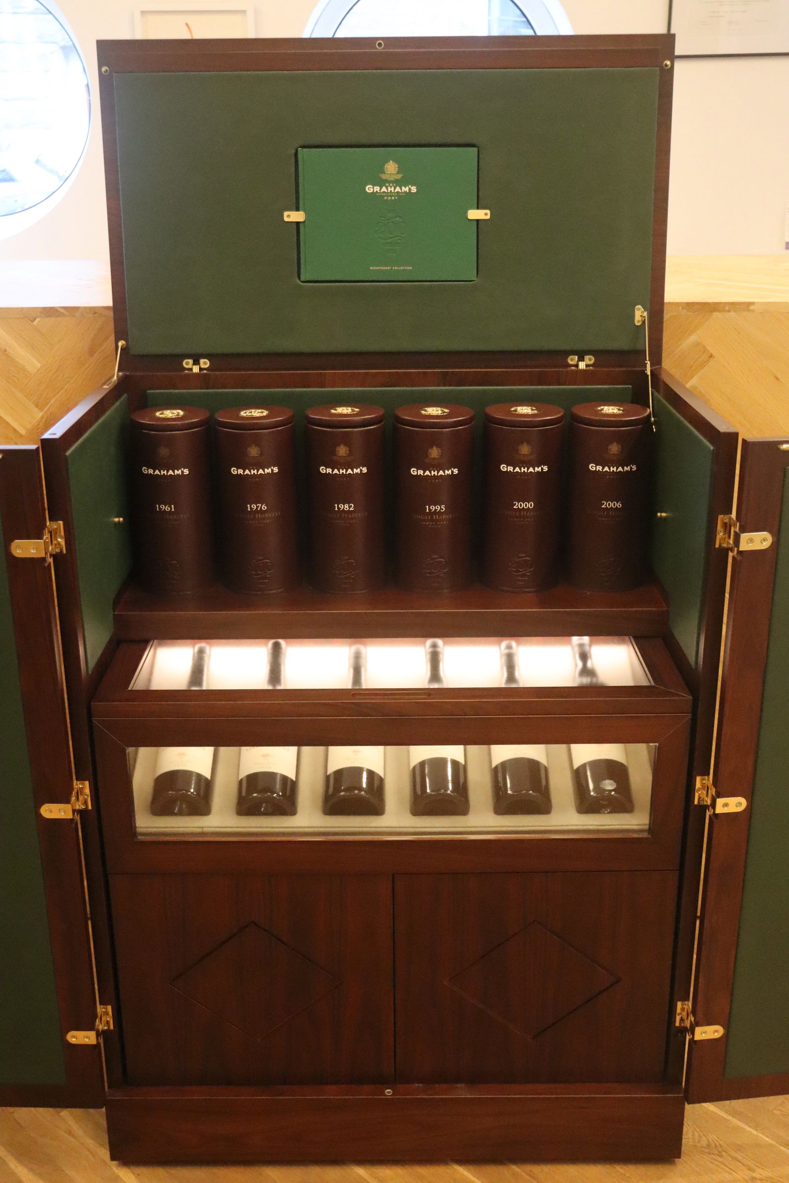 † Graham's Bicentenary Collection 1961-2011: Graham's Single Harvest Tawny Port 1961 Bottled in 2023 Excellent level and appearance F 1 bottle Graham's Single Harvest Tawny Port 1976 Bottled in 2023 Excellent level and appearance F</