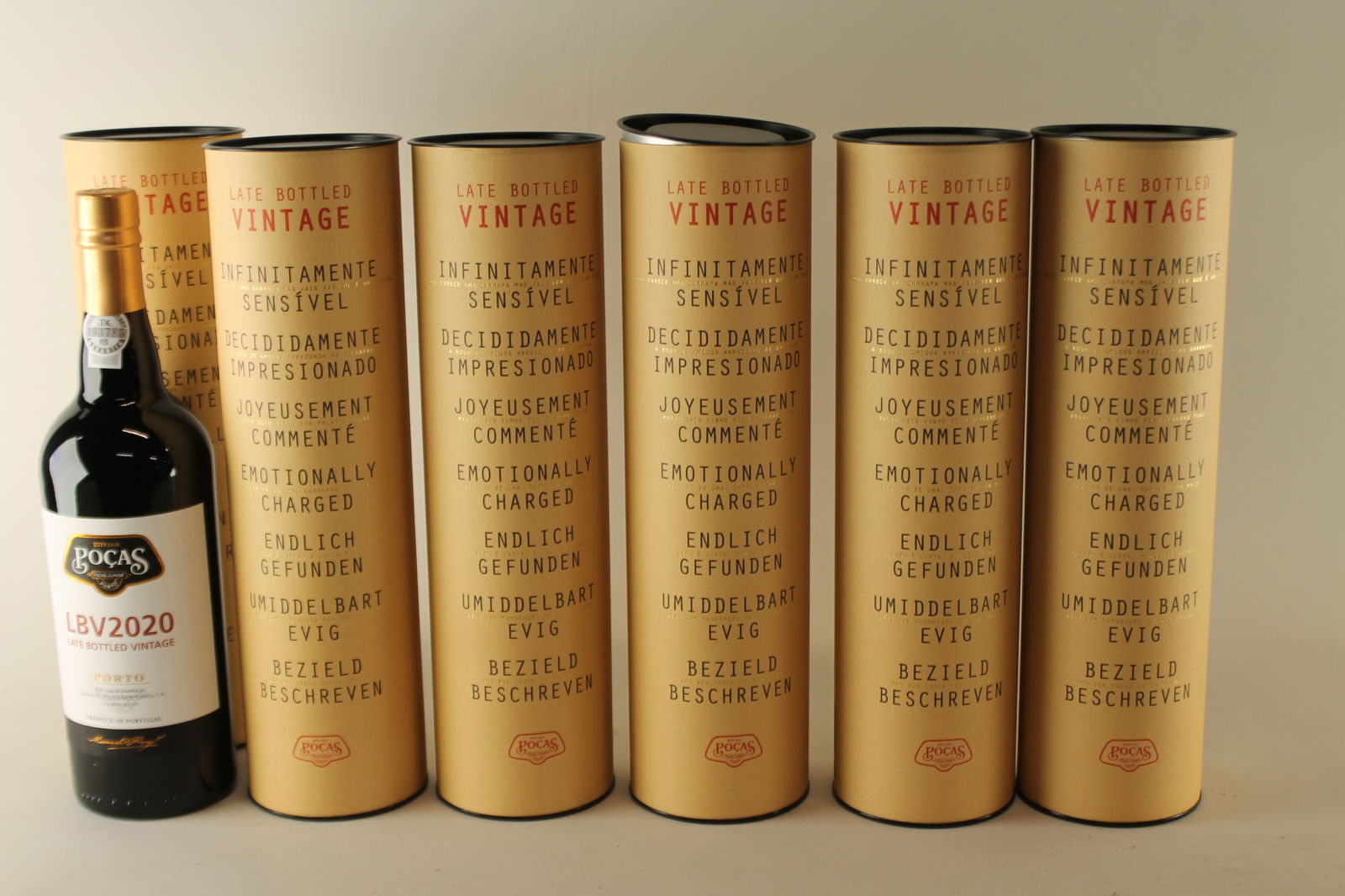 Poças Junior Late Bottled Vintage Port 2020: Poças Junior Late Bottled Vintage Port 2020 0 U. 3.5cm BC, excellent appearance F 6 bottles Per lot €100 - 140 Size bottles Condition U. 3.5cm BC, excellent appea