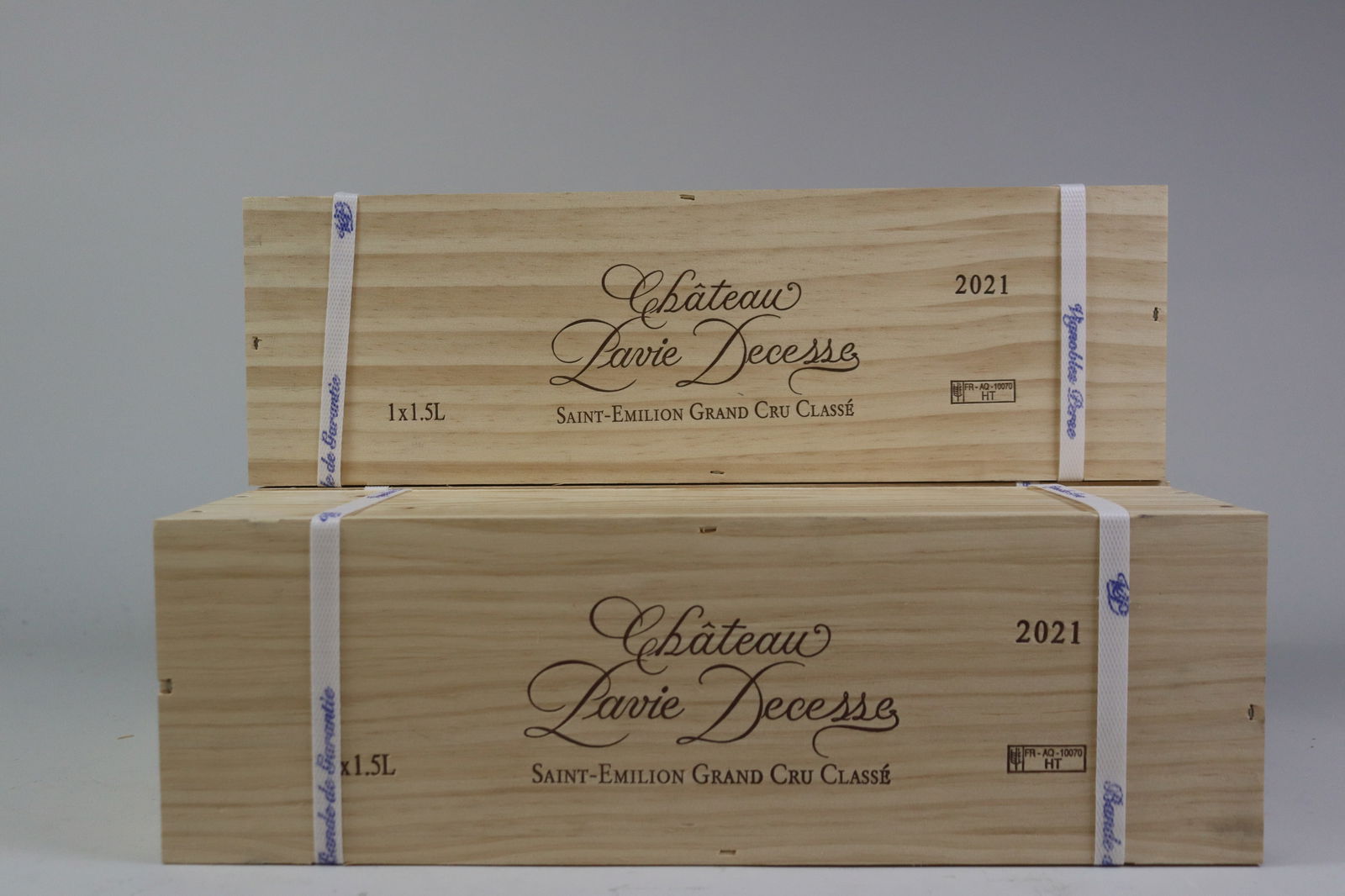 † Château Pavie-Decesse 2021: Château Pavie-Decesse 2021 Saint-Émilion, Grand Cru Classé Excellent level and appearance R 3 magnums - 1.5ltr Per lot €300 - 400Sizemagnums - 1.5ltrConditionExcellent level and