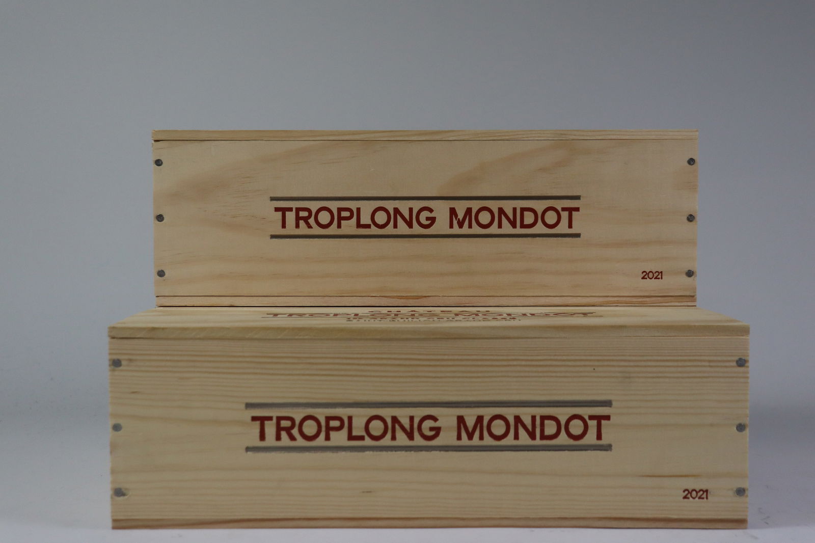 † Château Troplong Mondot 2021: Château Troplong Mondot 2021 Saint-Émilion, 1er Grand Cru Classé B Excellent level and appearance R 3 magnums - 1.5ltr Per lot €300 - 400Sizemagnums - 1.5ltrConditionExcellent