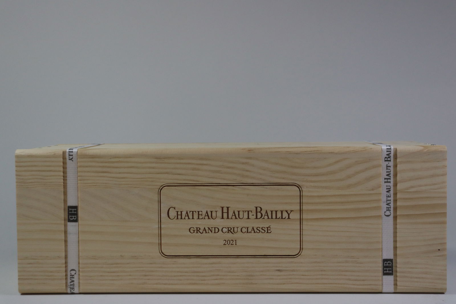 † Château Haut-Bailly 2021: Château Haut-Bailly 2021 Pessac-Léognan, Cru Classé Rouge Excellent level and appearance R 1 double magnum - 3ltr Per lot €170 - 250Sizedouble magnum - 3ltrConditionExcellent