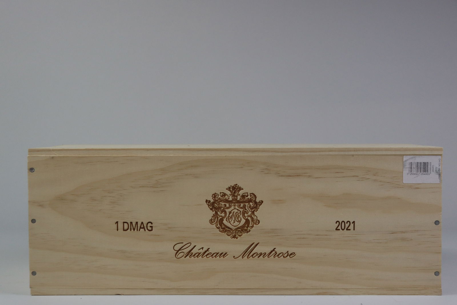 † Château Montrose 2021: Château Montrose 2021 Saint-Estèphe, 2ème Grand Cru Classé Excellent level and appearance R 1 double magnum - 3ltr Per lot €260 - 360 Size double magnum - 3ltr <
