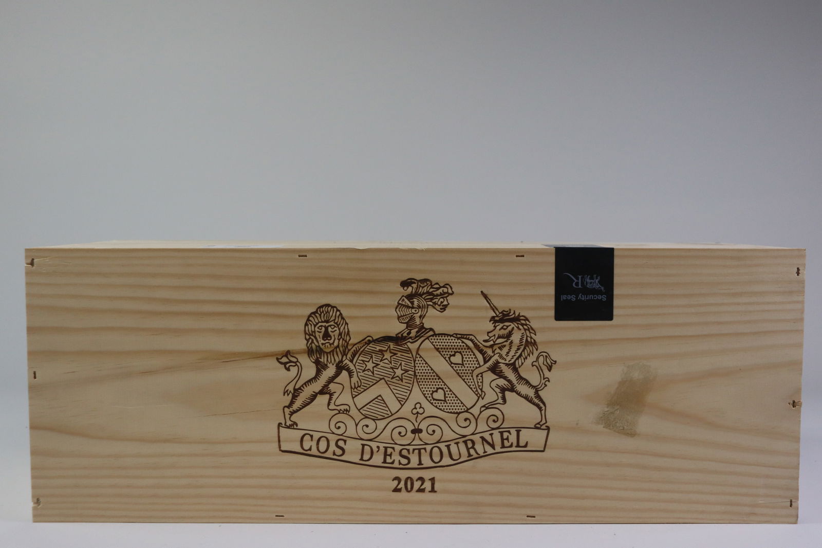 † Château Cos d'Estournel 2021: Château Cos d'Estournel 2021 Saint-Estèphe, 2ème Grand Cru Classé Excellent level and appearance R 1 impérial - 6ltr Per lot €650 - 950 Size impérial - 6l