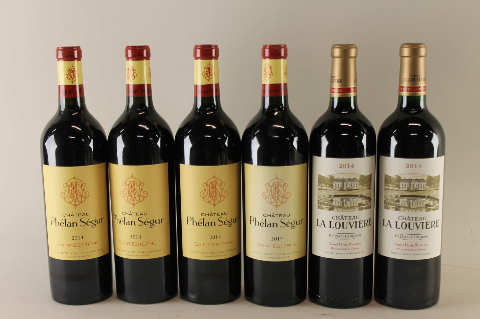 Mixed Lot Bordeaux 2014: Château Phélan Ségur 2014 Saint-Estèphe U. IN, excellent appearance R 4 bottles Château La Louvière 2014 Pessac-Léognan U. IN, excellent appearance R