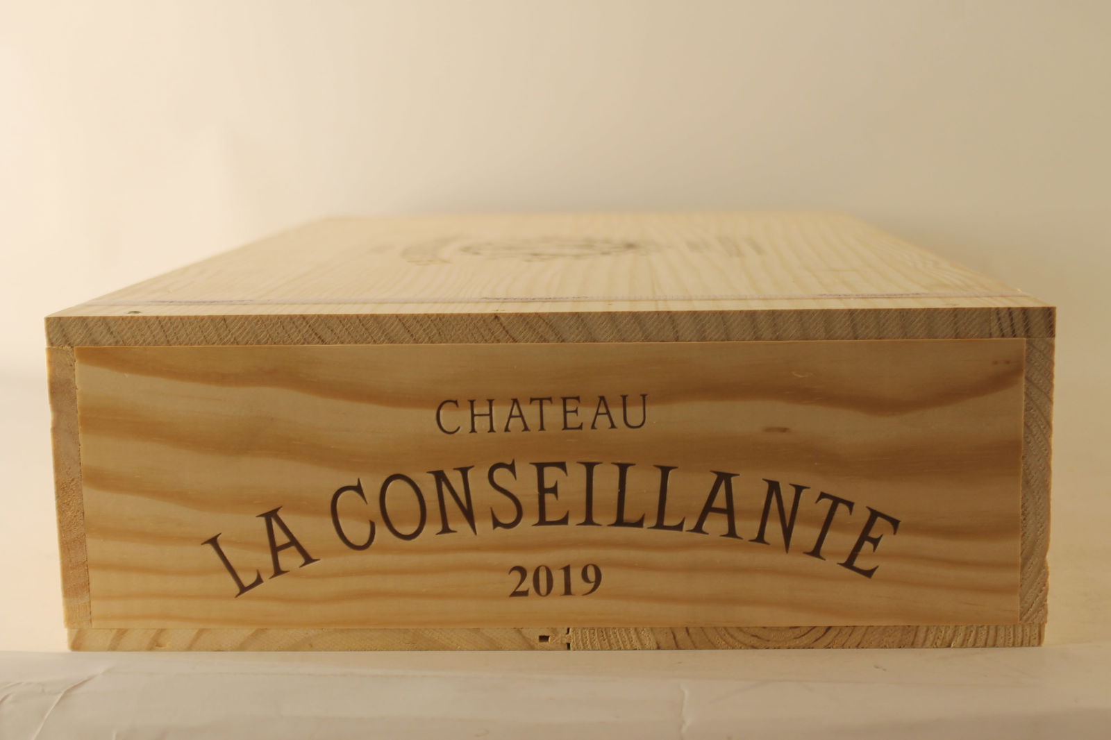† Château La Conseillante 2019: Château La Conseillante 2019 Pomerol Excellent level and appearance R 6 bottles Per lot €900 - 1200 Size bottles Condition Excellent level and appearance
