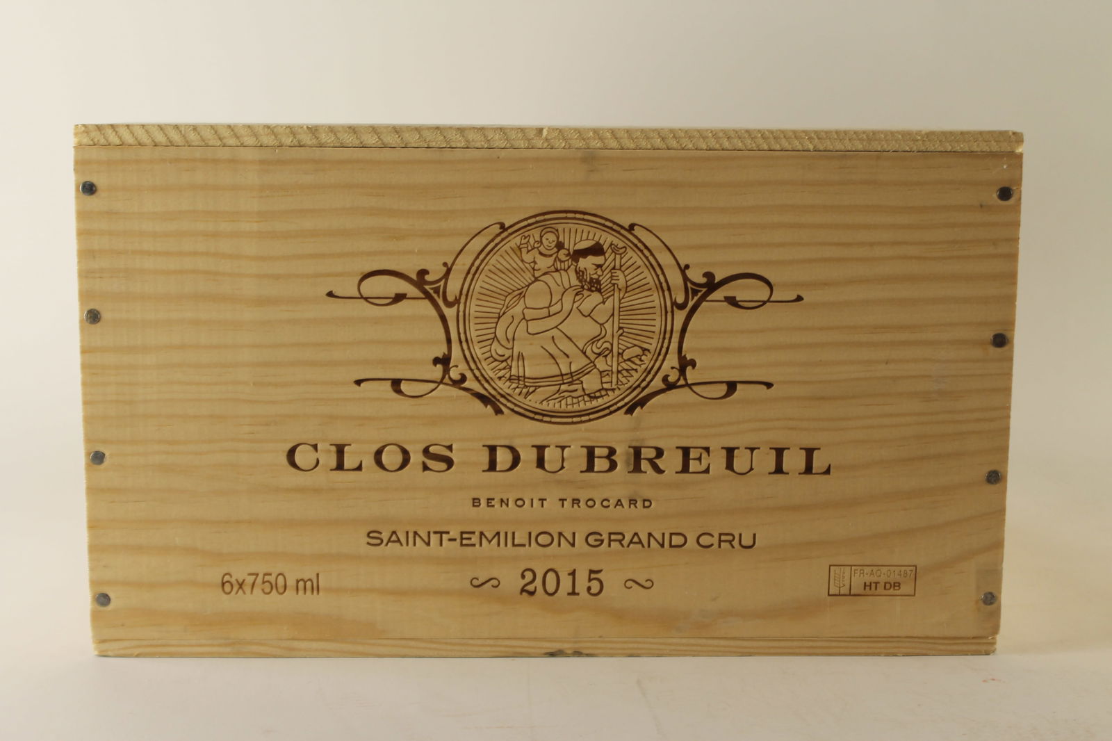 Clos Dubreuil 2015: Clos Dubreuil 2015 Saint-Émilion Grand Cru U. IN, excellent appearance R 6 bottles Per lot €320 - 420SizebottlesConditionU. IN, excellent appearanceExhibited(OWC)