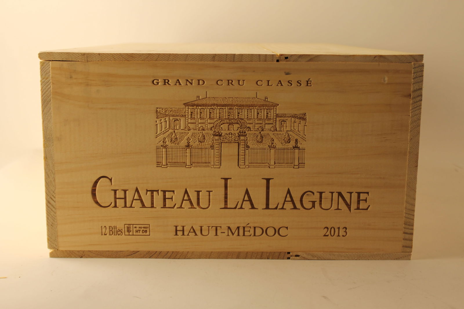 Château La Lagune 2013: Château La Lagune 2013 Haut-Médoc, 3ème Grand Cru Classé Excellent level and appearance R 12 bottles Per lot €360 - 460 Size bottles Condition Exce