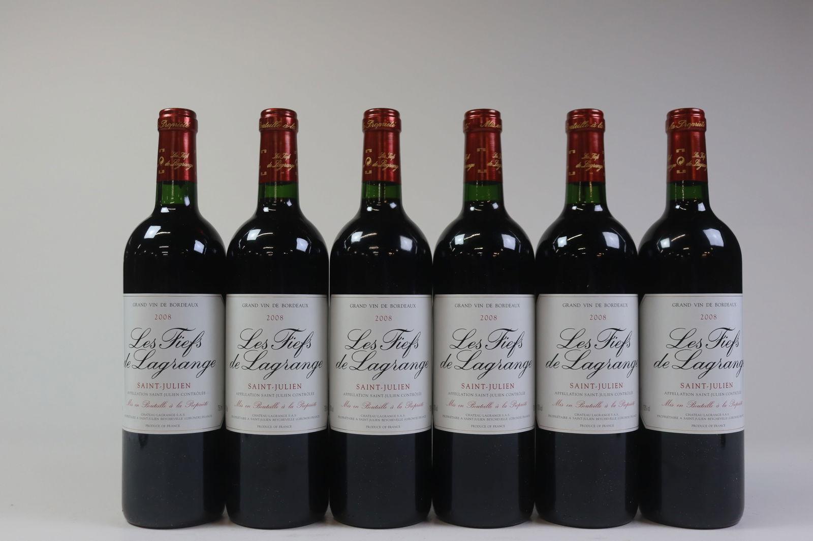 † Les Fiefs de Lagrange 2008: Les Fiefs de Lagrange 2008 Saint-Julien, 2nd wine Ch. Lagrange Excellent level and appearance R 12 bottles Per lot €150 - 200SizebottlesConditionExcellent level and appearanceProvenance†