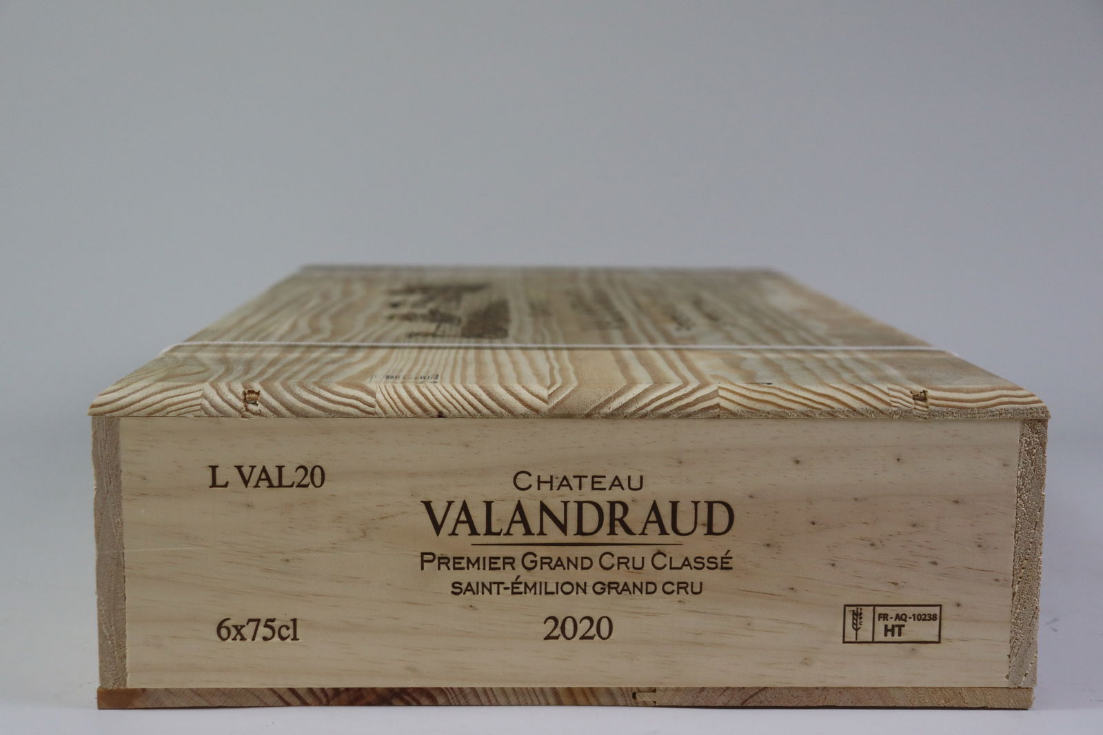 † Château Valandraud 2020: Château Valandraud 2020 Saint-Émilion, 1er Grand Cru Classé B Excellent level and appearance R 6 bottles Per lot €340 - 440SizebottlesConditionExcellent level and