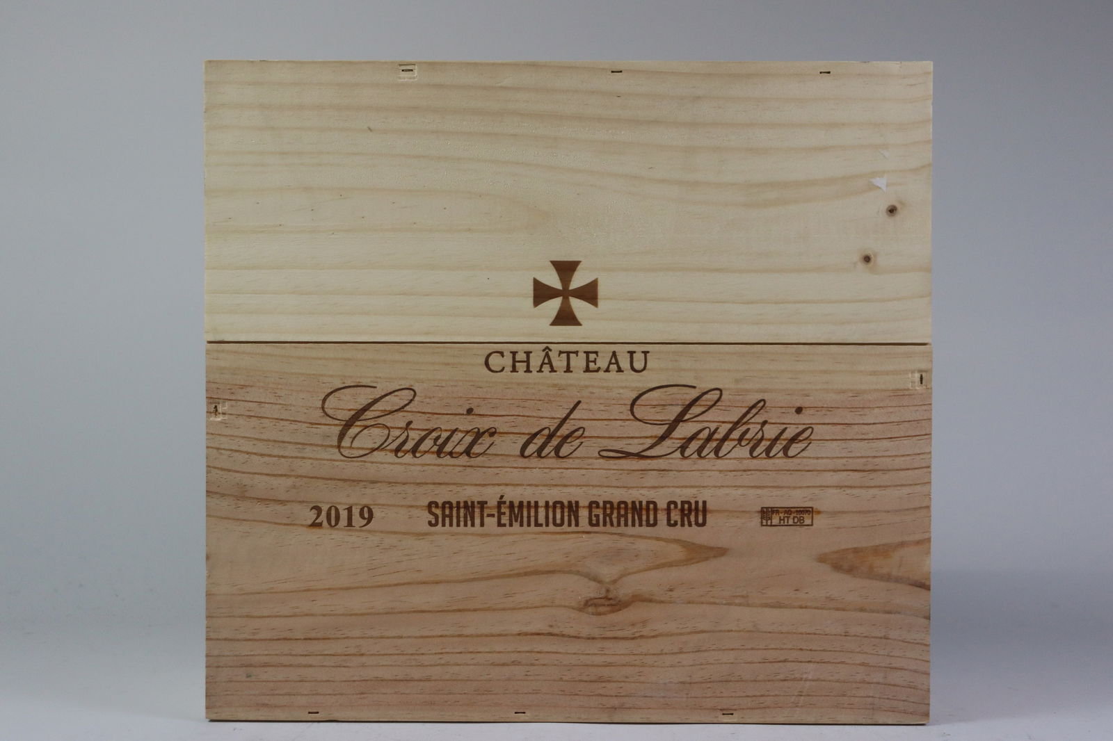 † Château Croix de Labrie 2019: Château Croix de Labrie 2019 Saint-Émilion Grand Cru Excellent level and appearance R 5 magnums - 1.5ltr Per lot €260 - 360 Size magnums - 1.5ltr Condition E