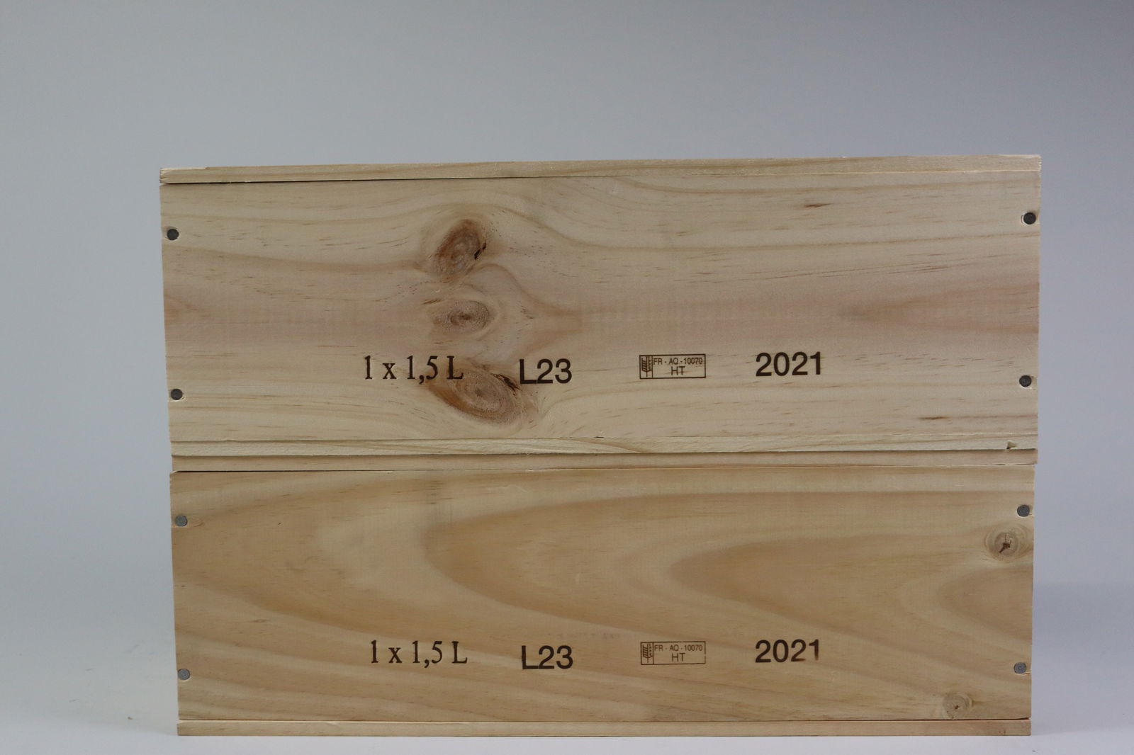 † Château Pape-Clément Blanc 2021: Château Pape-Clément Blanc 2021 Pessac-Léognan, Cru Classé Blanc Excellent level and appearance R 2 magnums - 1.5ltr Per lot €170 - 250Sizemagnums - 1.5ltrConditionExcellent