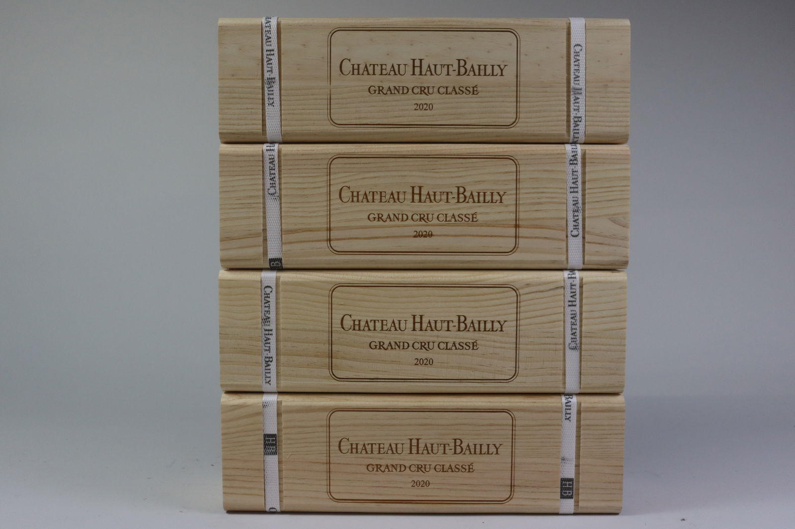 † Château Haut-Bailly 2020: Château Haut-Bailly 2020 Pessac-Léognan, Cru Classé Rouge Excellent level and appearance R 4 bottles Per lot €260 - 360SizebottlesConditionExcellent level and