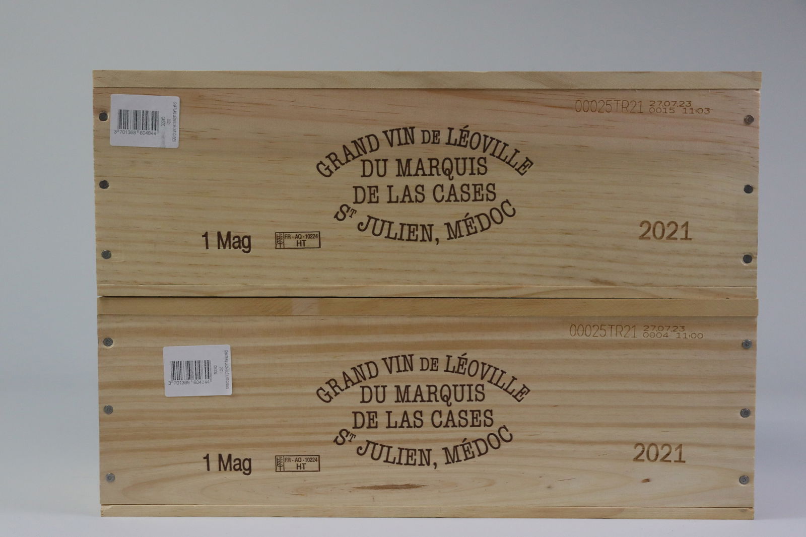 † Château Léoville las Cases 2021: Château Léoville las Cases 2021 Saint-Julien, 2ème Grand Cru Classé Excellent level and appearance R 2 magnums - 1.5ltr Per lot €340 - 440Sizemagnums -