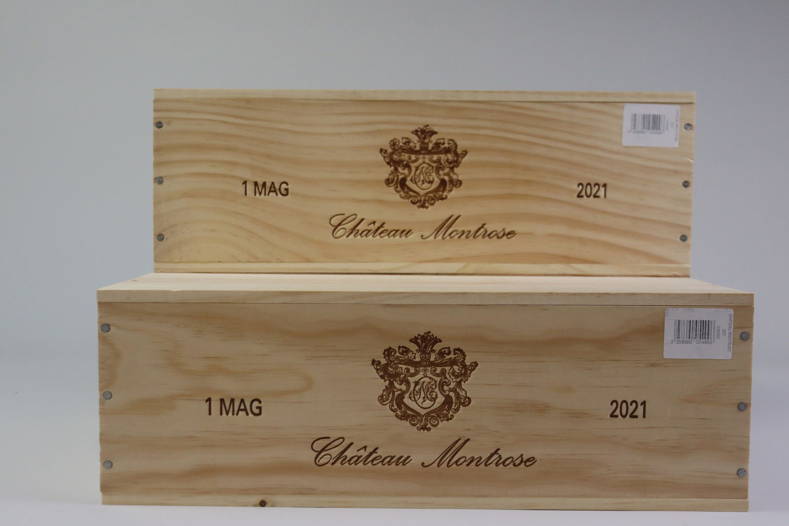 † Château Montrose 2021: Château Montrose 2021 Saint-Estèphe, 2ème Grand Cru Classé Excellent level and appearance R 3 magnums - 1.5ltr Per lot €380 - 480Sizemagnums - 1.5ltrConditionExcellent level