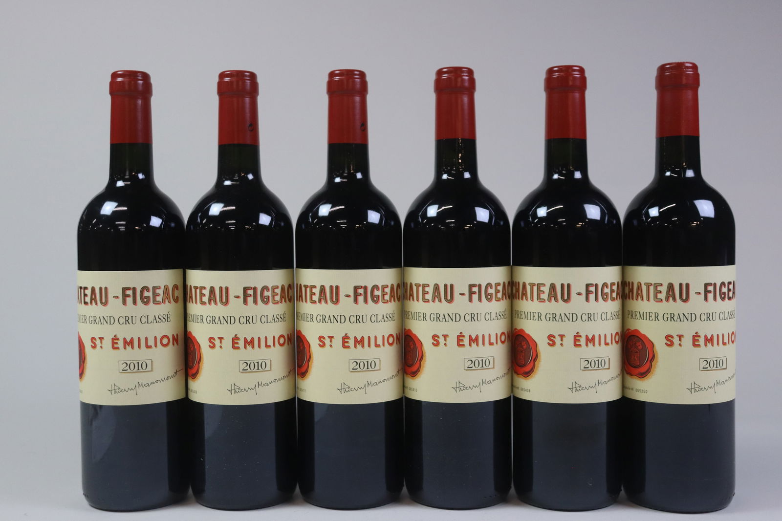 Château Figeac 2010: Château Figeac 2010 Saint-Émilion, 1er Grand Cru Classé B Excellent level and appearance R 6 bottles Per lot €900 - 1300SizebottlesConditionExcellent level and