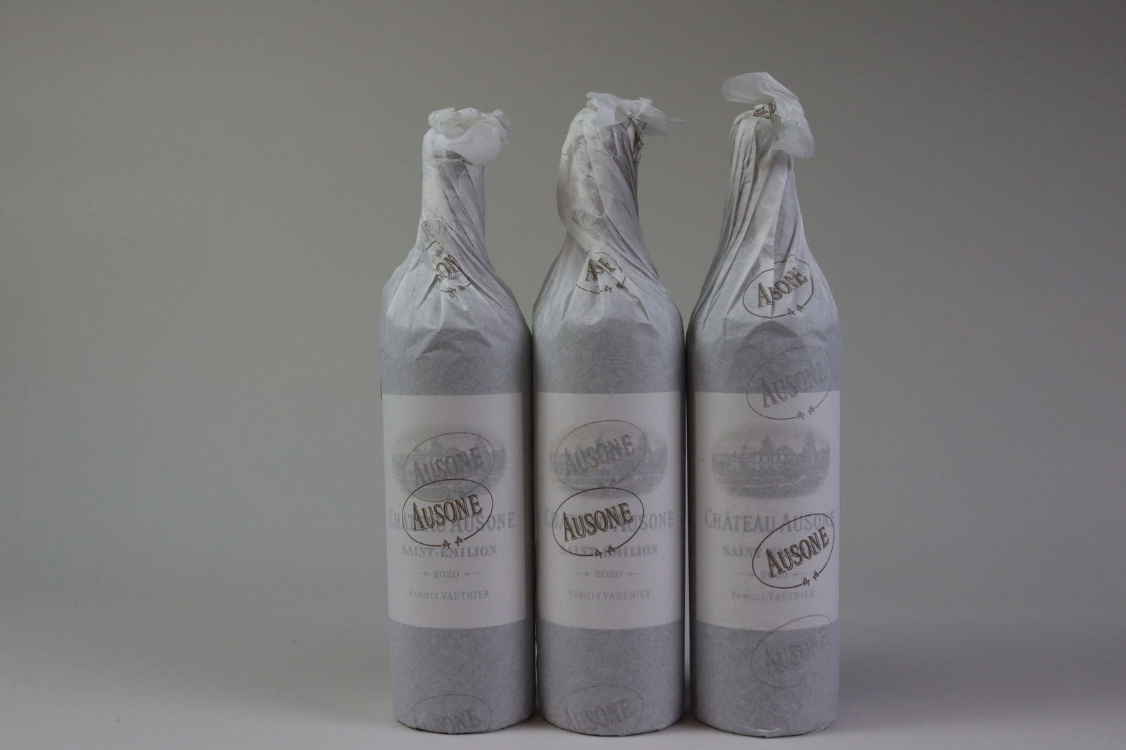 Château Ausone 2020: Château Ausone 2020 Saint-Émilion, 1er Grand Cru Classé A Excellent level and appearance R 3 bottles Per lot €1100 - 1600 Size bottles Condition Excelle