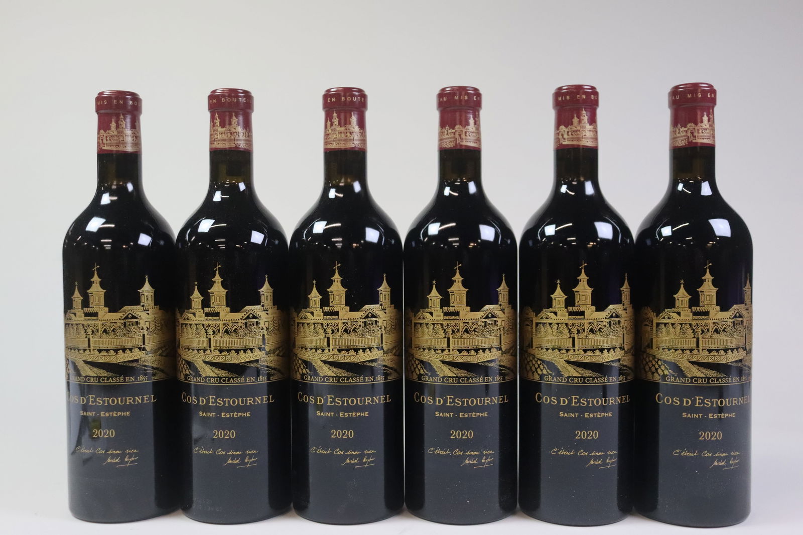 Château Cos d'Estournel 2020: Château Cos d'Estournel 2020 Saint-Estèphe, 2ème Grand Cru Classé Excellent level and appearance R 6 bottles Per lot €700 - 900 Size bottles Condition<