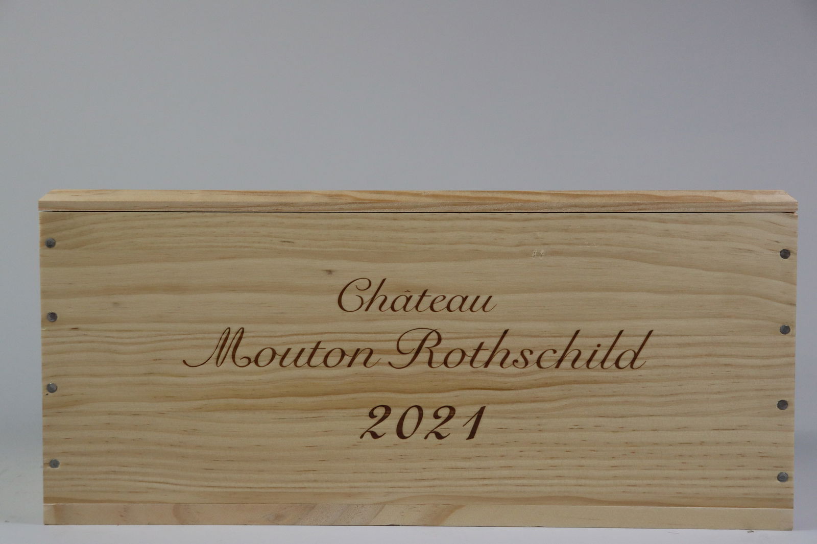 † Château Mouton Rothschild 2021: Château Mouton Rothschild 2021 Pauillac, 1er Grand Cru Classé Excellent level and appearance R 1 double magnum - 3ltr Per lot €1200 - 1700Sizedouble magnum - 3ltrConditionExcellent