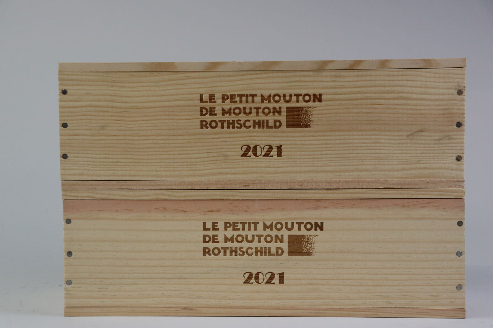 † Le Petit Mouton de Mouton Rothschild 2021: Le Petit Mouton de Mouton Rothschild 2021 Pauillac, 2nd wine Ch. Mouton Rothschild Excellent level and appearance R 2 magnums - 1.5ltr Per lot €380 - 480Sizemagnums - 1.5ltrConditionExcellent