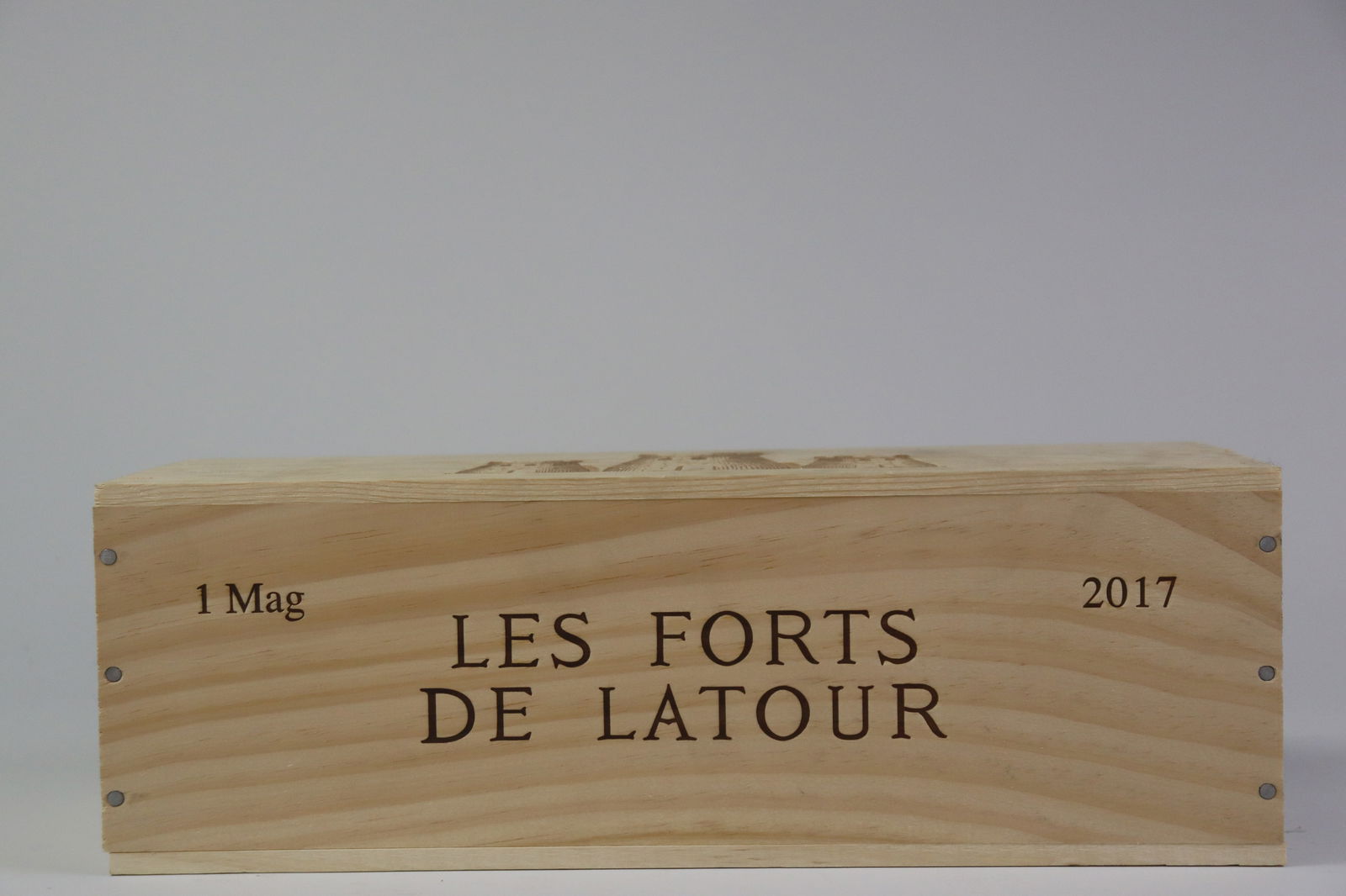 † Les Forts de Latour 2017: Les Forts de Latour 2017 Pauillac, 2nd wine Ch. Latour Excellent level and appearance R 1 magnum - 1.5ltr Per lot €200 - 300Sizemagnum - 1.5ltrConditionExcellent level and