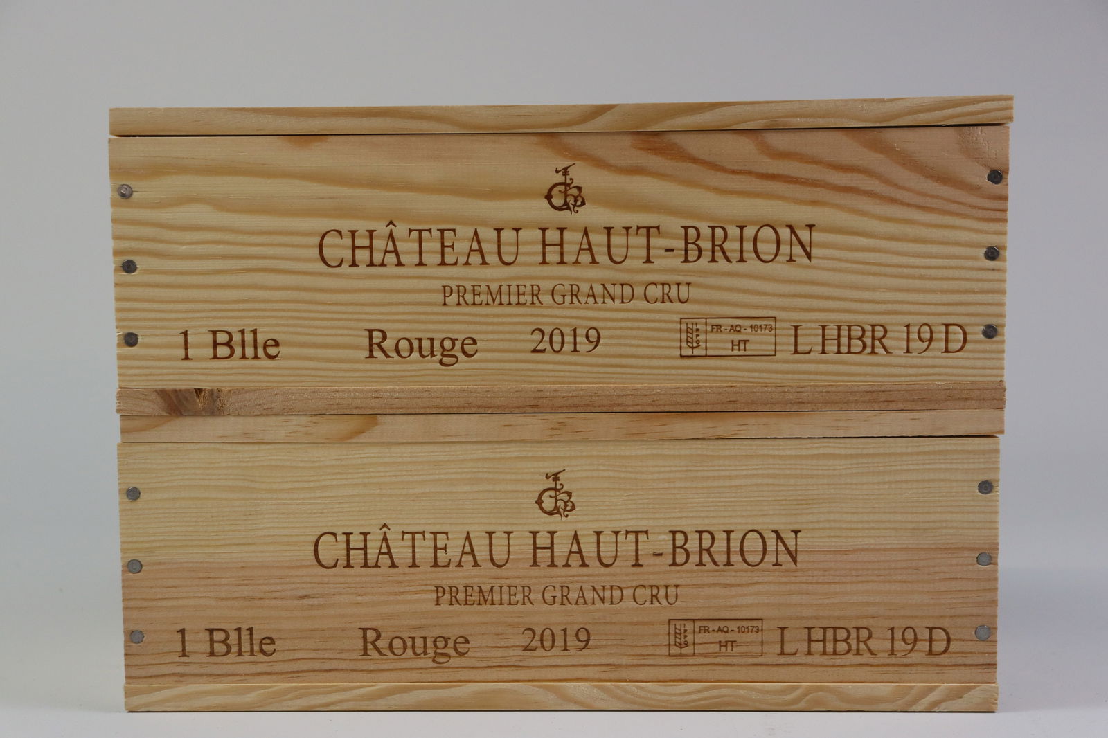 † Château Haut-Brion 2019: Château Haut-Brion 2019 Pessac-Léognan, 1er Grand Cru Classé Excellent level and appearance R 2 bottles Per lot €700 - 900SizebottlesConditionExcellent level and