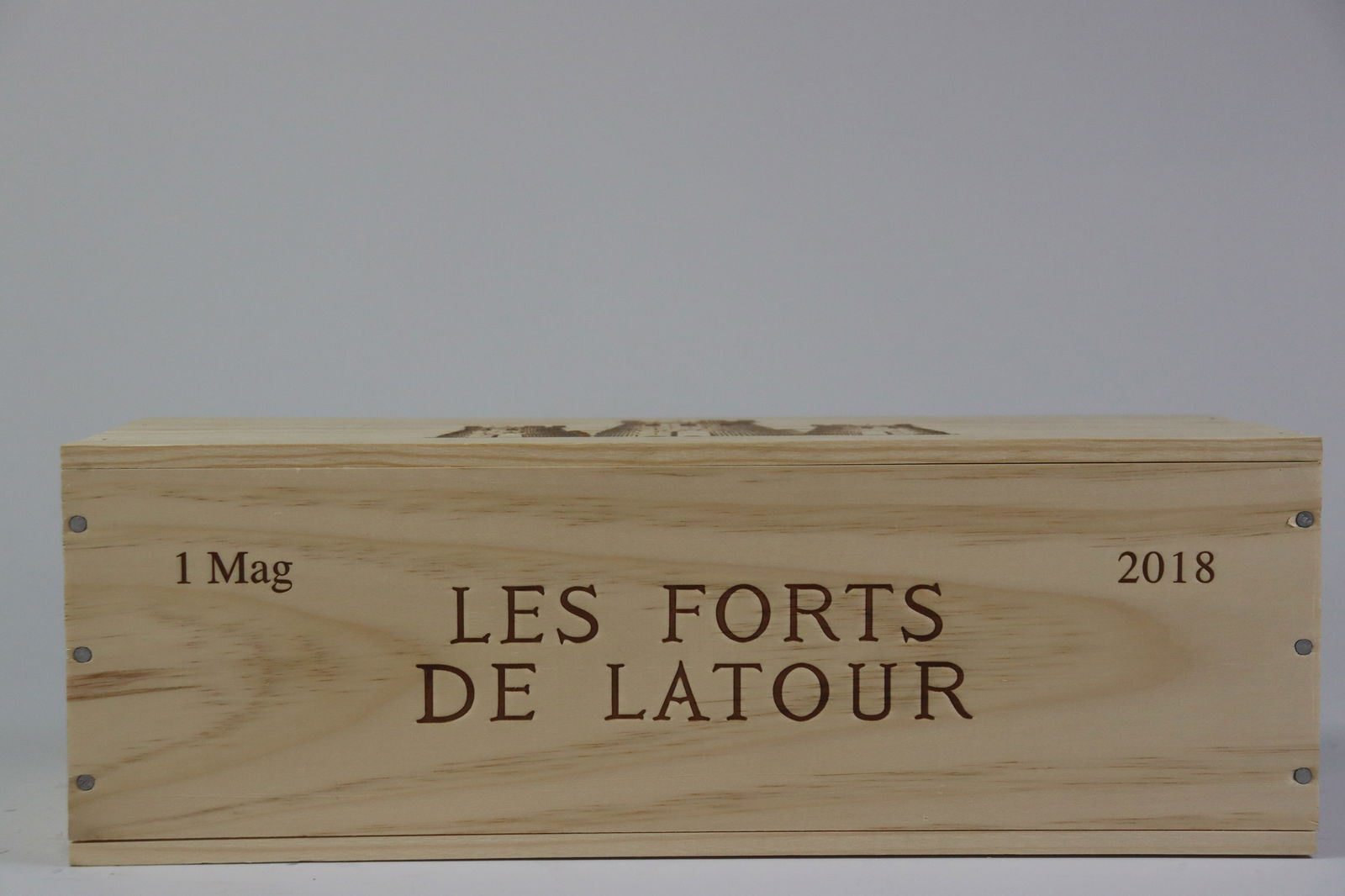 † Les Forts de Latour 2018: Les Forts de Latour 2018 Pauillac, 2nd wine Ch. Latour Excellent level and appearance R 1 magnum - 1.5ltr Per lot €220 - 320Sizemagnum - 1.5ltrConditionExcellent level and
