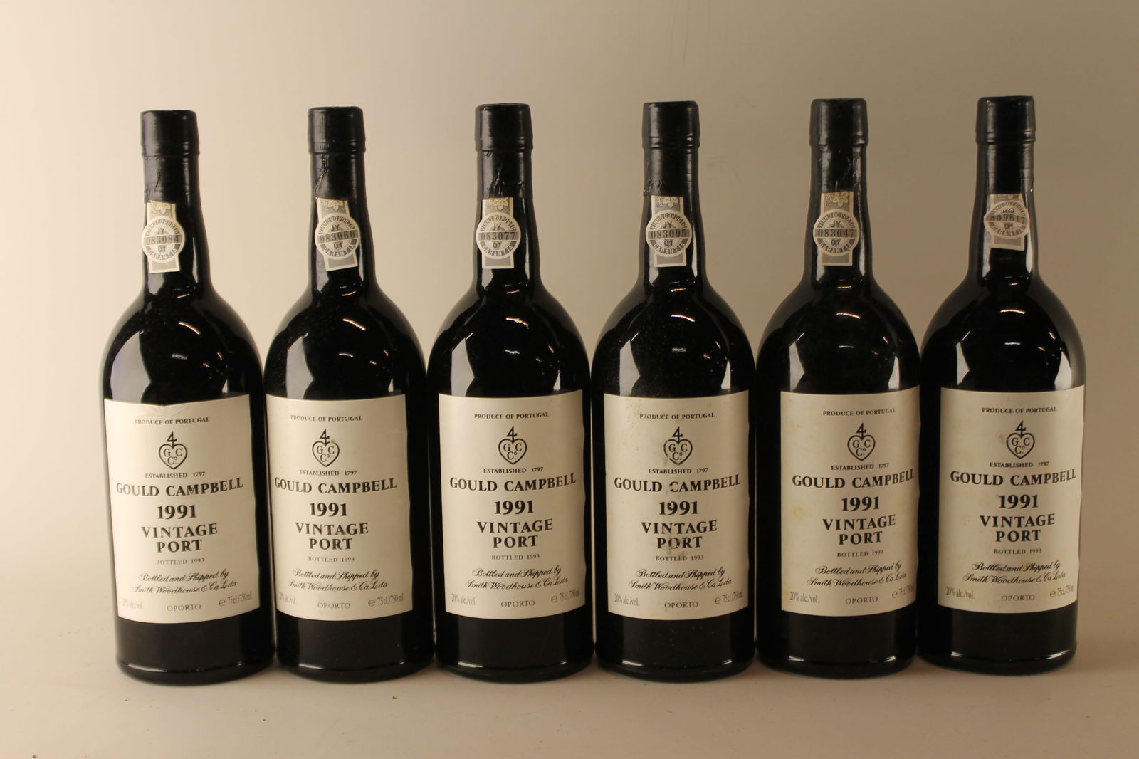 Gould Campbell Vintage Port 1991: Gould Campbell Vintage Port 1991 Bottled in 1993 U. 3.5cm BC ,LSTL F 12 bottles Per lot €440 - 550SizebottlesConditionU. 3.5cm BC ,LSTLExhibited(OWC)