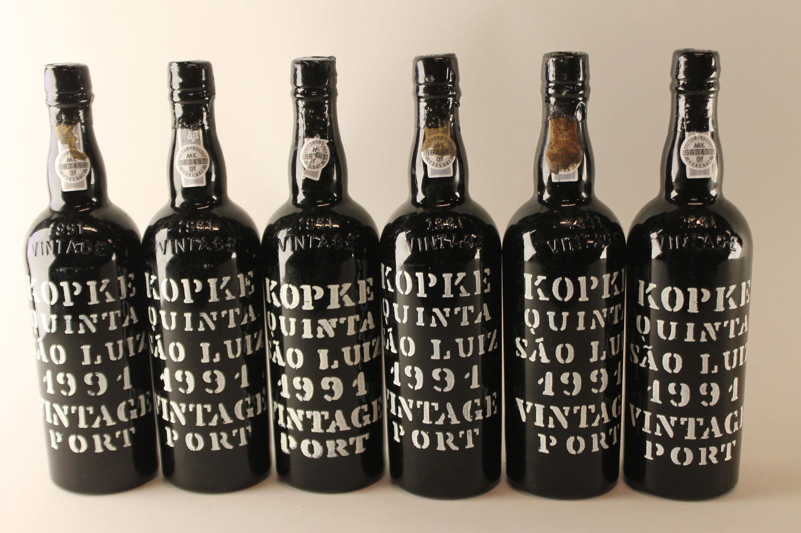 Kopke Quinta Sao Luiz Vintage Port 1991: Kopke Quinta Sao Luiz Vintage Port 1991 Bottled in 1993 U. 3.5cm BC, 5SOS F 12 bottles Per lot €420 - 550SizebottlesConditionU. 3.5cm BC, 5SOSExhibited(OWC)