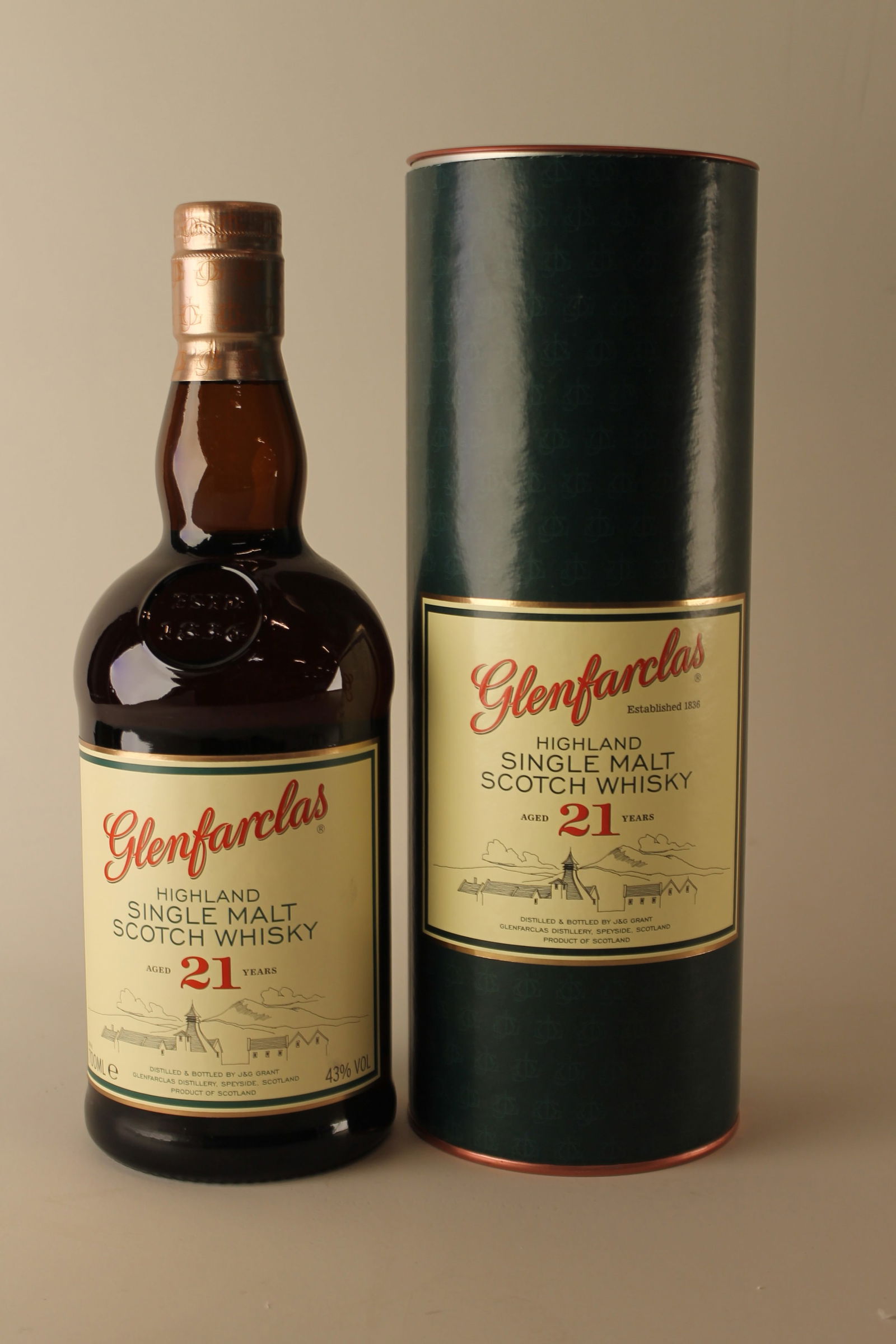Glenfarclas 21 Year Old Single Malt Scotch Whisky NV: Glenfarclas 21 Year Old Single Malt Scotch Whisky NV 0 Excellent level and appearance L 1 bottle Per lot €75 - 100 Size bottle Condition Excellent level and appearance