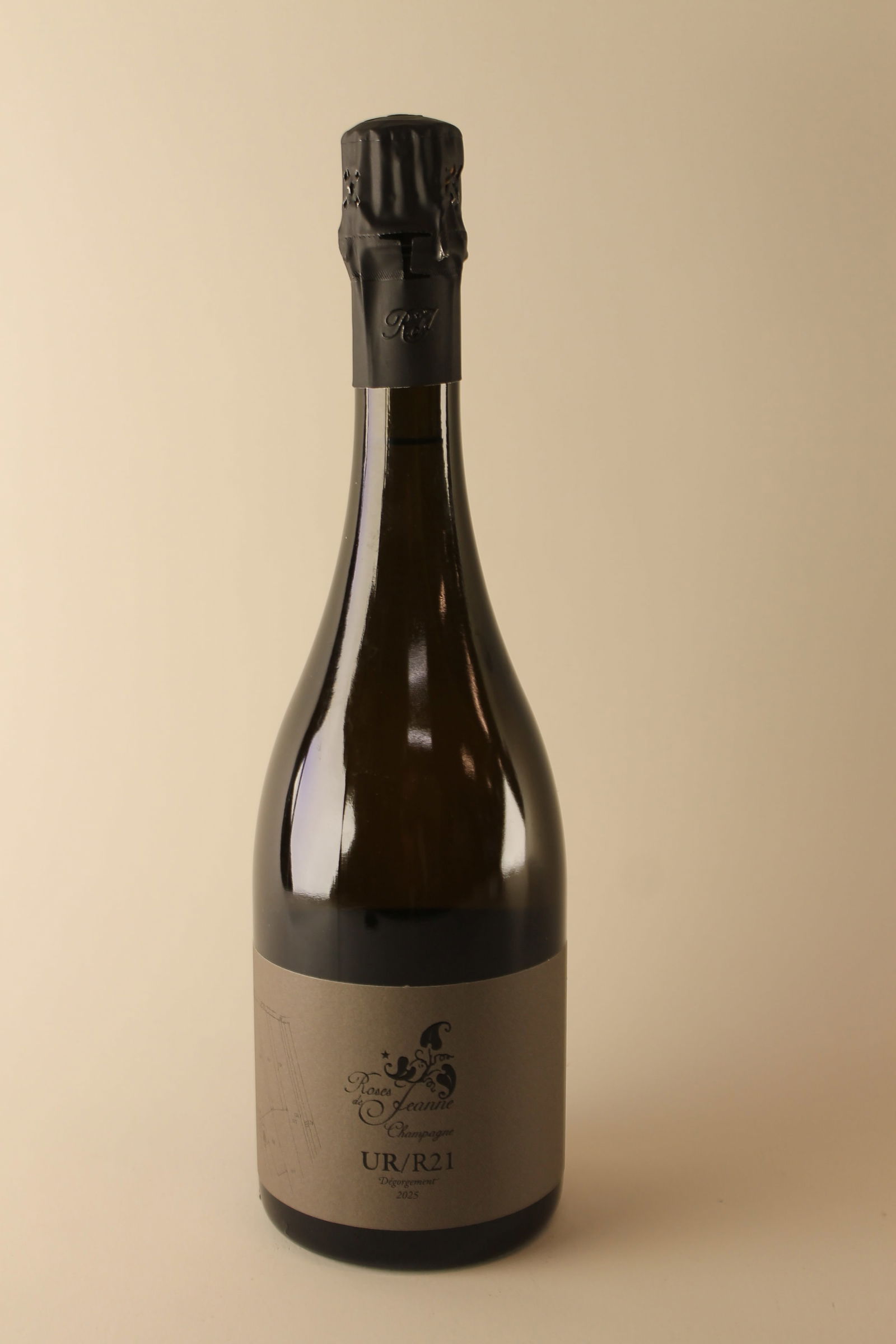 † Champagne 'UR-Les Ursules' Blanc de Noirs 2021: Champagne 'UR-Les Ursules' Blanc de Noirs 2021 Cedric Bouchard Roses de Jeanne, Celles sur Ource Excellent level and appearance S 1 bottle Per lot €180 - 300 Size bottle Condi