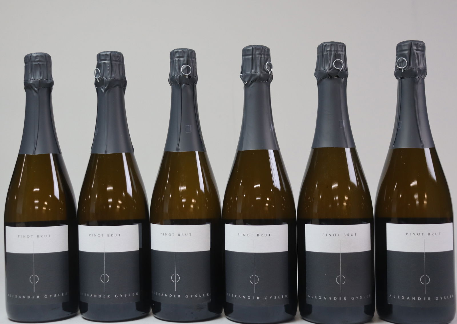 † Blanc de Noir Pinot Brut NV: Blanc de Noir Pinot Brut NV Weingut Alexander Gysler, Rheinhessen Excellent level and appearance S 18 bottles Per lot €200 - 300SizebottlesConditionExcellent level and