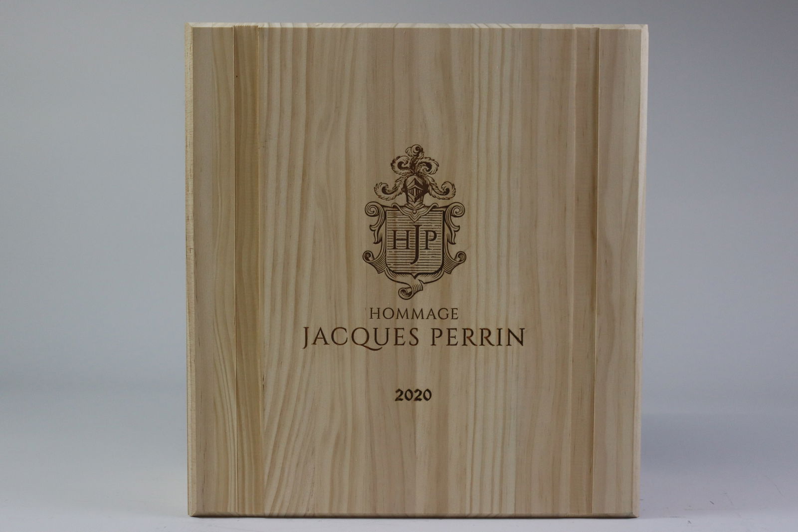 † Châteauneuf-du-Pape 'Hommage à Jacques Perrin' 2020: Châteauneuf-du-Pape 'Hommage à Jacques Perrin' 2020 Château de Beaucastel, Courthézon Excellent level and appearance R 3 bottles Per lot €380 - 480 Size bottles