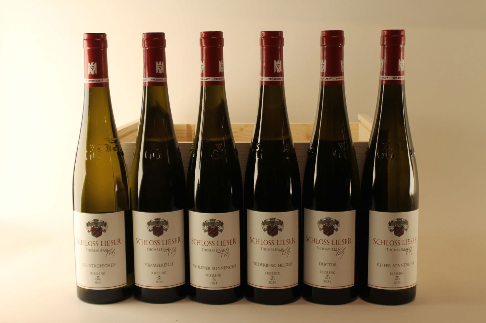 † Schloss Lieser Terroir Kiste Grosses Gewachs 2024: Piesporter Goldtropfchen Riesling Grosses Gewachs 2024 Schloss Lieser-Thomas Haag, Mosel Excellent level and appearance W 1 bottle Lieserer Niederberg Helden Riesling Grosses Gewachs 2024 Schloss