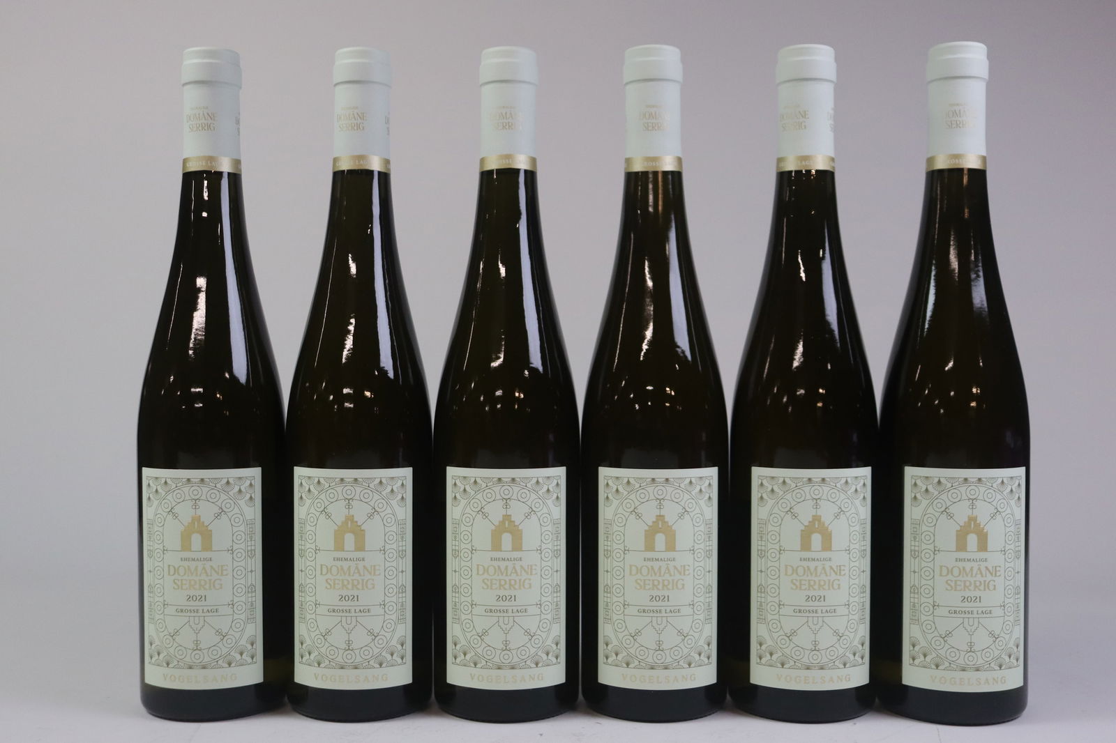 † Vogelsang Grosse Lage 2021: Vogelsang Grosse Lage 2021 Domäne Serrig, Mosel Excellent level and appearance W 6 bottles Per lot €420 - 550 Size bottles Condition Excellent level and appearanc