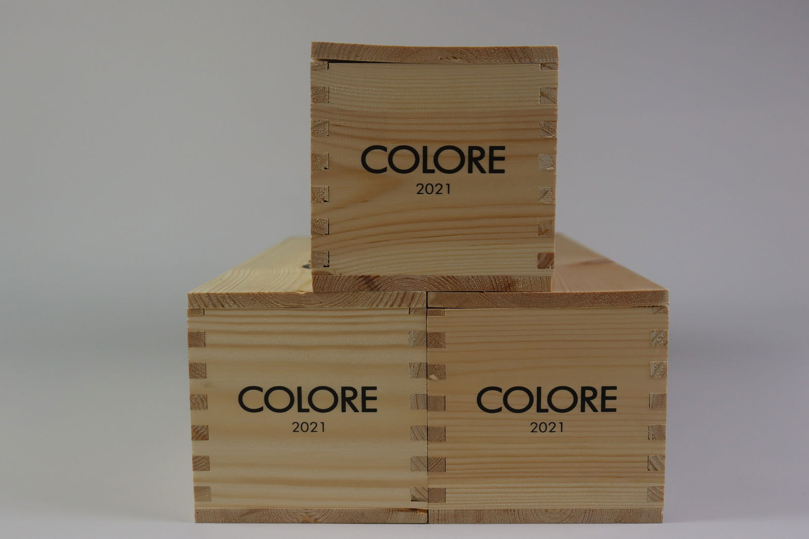 † Toscana IGT Rosso 'Colore' 2021: Toscana IGT Rosso 'Colore' 2021 Bibi Graetz, Fiesole Excellent level and appearance R 3 magnums - 1.5ltr Per lot €550 - 750 Size magnums - 1.5ltr Condition Excellent l