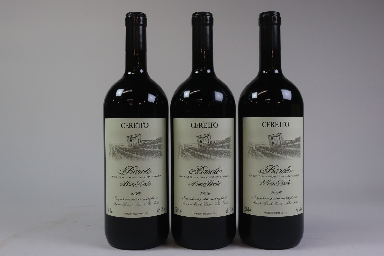 † Barolo 'Bricco Roche' 2019: Barolo 'Bricco Roche' 2019 Ceretto, Alba Excellent level and appearance R 3 magnums - 1.5ltr Per lot €420 - 550 Size magnums - 1.5ltr Condition Excellent level and app