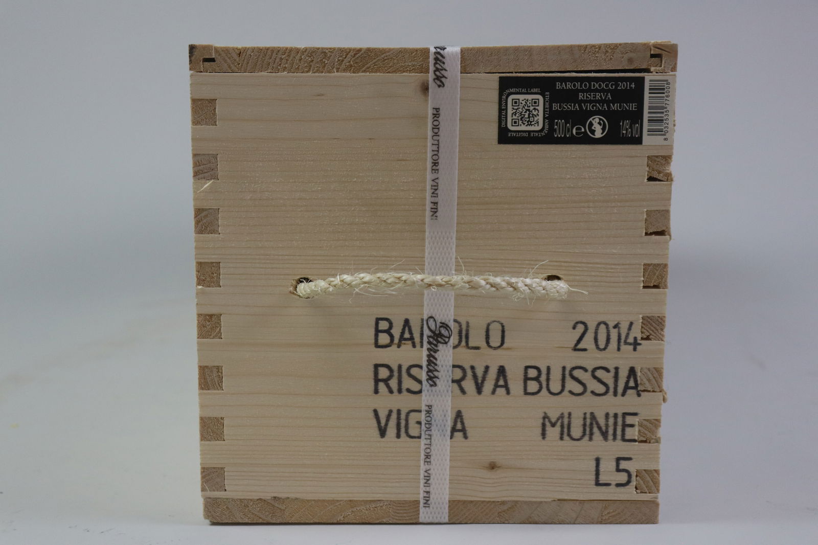 † Barolo Riserva 'Bussia Vigna Munie' 2014: Barolo Riserva 'Bussia Vigna Munie' 2014 Parusso, Monforte d'Alba Excellent level and appearance R 1 impérial - 5ltr Per lot €700 - 1000 Size impérial - 5ltr Conditi