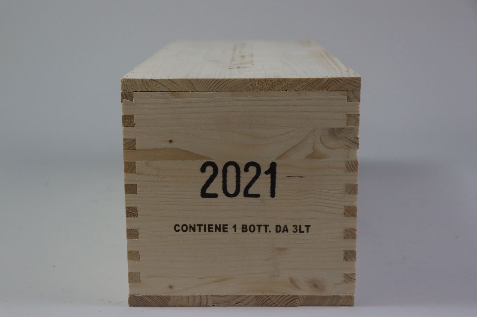 † Valdarno di Sopra 'Galatrona' 2021: Valdarno di Sopra 'Galatrona' 2021 Petrolo, Bucine Excellent level and appearance R 1 double magnum - 1.5ltr Per lot €170 - 250Sizedouble magnum - 1.5ltrConditionExcellent level and