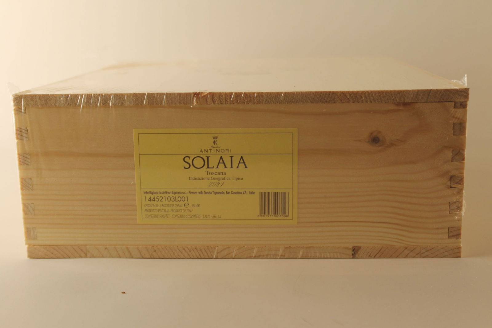 † Toscana IGT 'Solaia' 2021: Toscana IGT 'Solaia' 2021 Marchesi Antinori, Firenze Excellent level and appearance R 3 bottles Per lot €600 - 850SizebottlesConditionExcellent level and appearanceProvenance† - Please