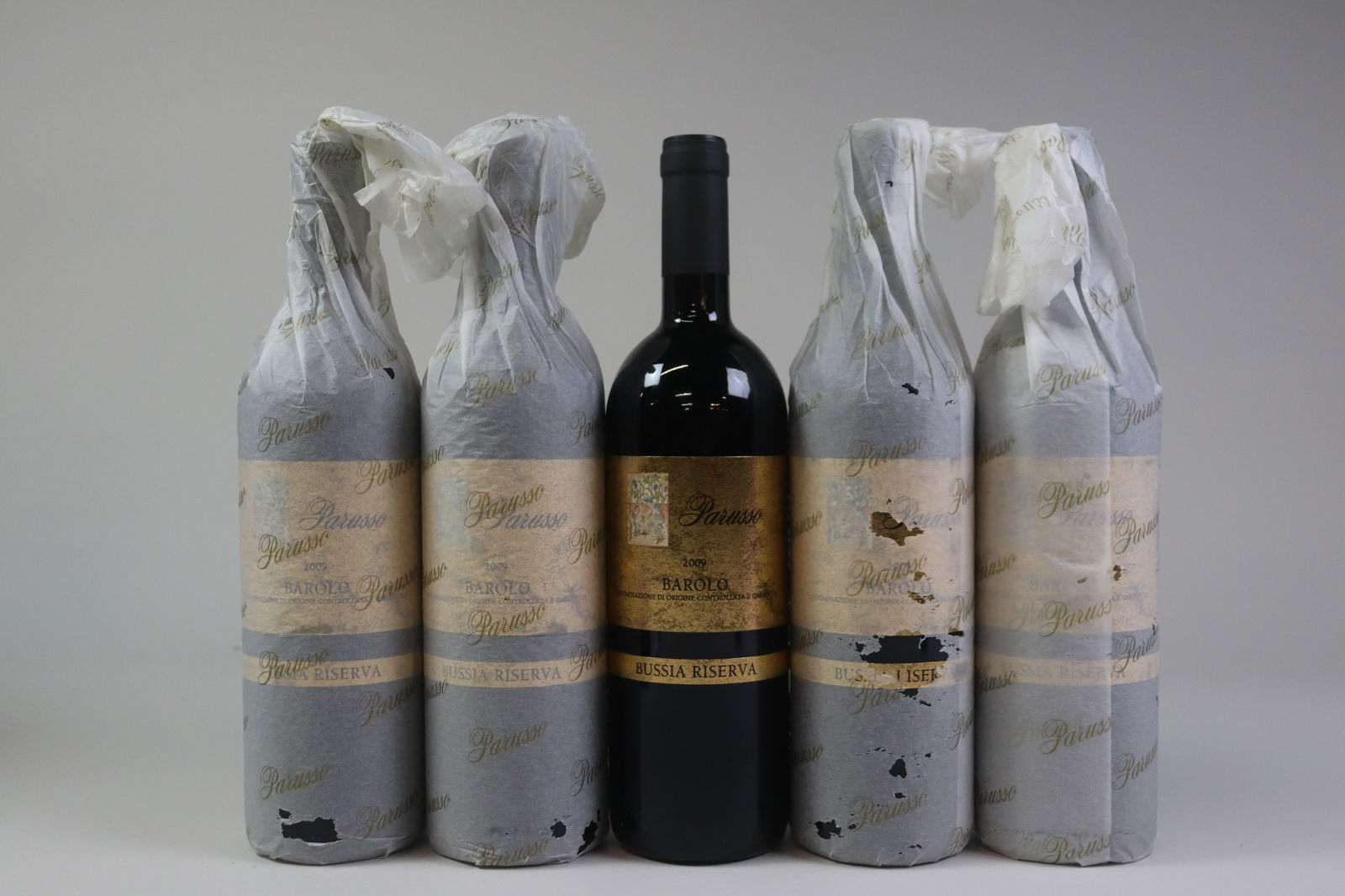 Barolo 'Bussia' Riserva Etichetta Oro 2009: Barolo 'Bussia' Riserva Etichetta Oro 2009 Parusso Armando, Monforte d'Alba Excellent level and appearance R 5 bottles Per lot €420 - 550SizebottlesConditionExcellent level and