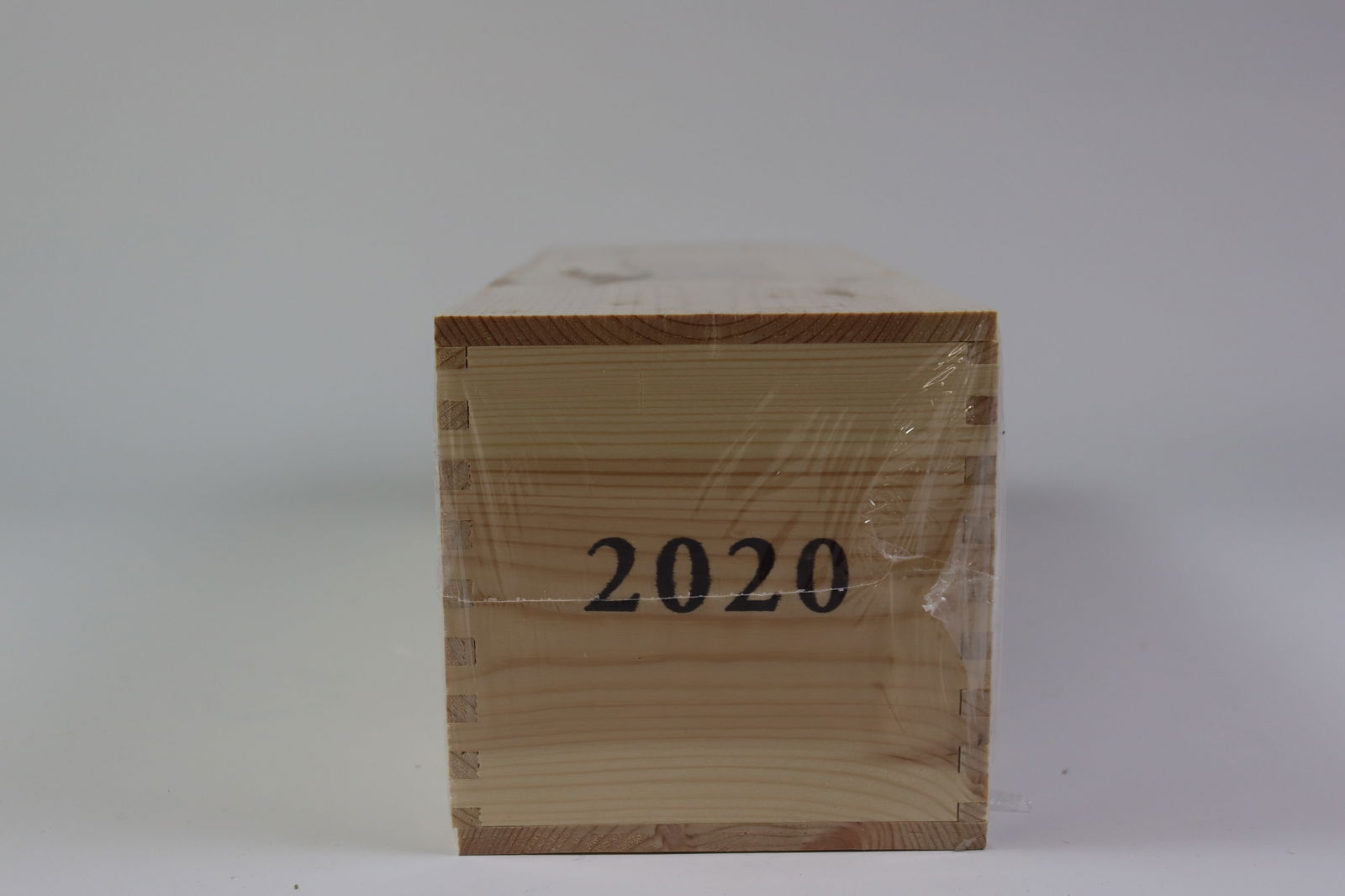 † Tignanello 2020: Tignanello 2020 Marchesi Antinori, Firenze Excellent level and appearance R 1 double magnum - 3ltr Per lot €460 - 600Sizedouble magnum - 3ltrConditionExcellent level and