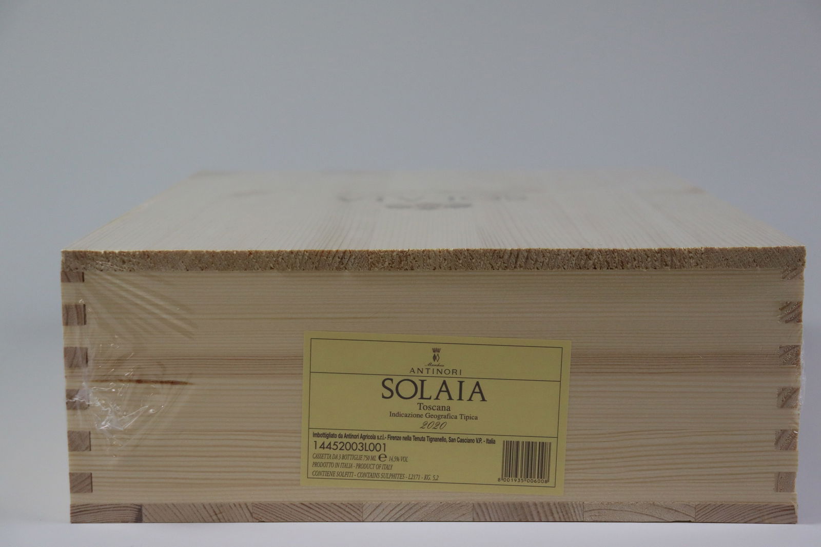 † Toscana IGT 'Solaia' 2020: Toscana IGT 'Solaia' 2020 Marchesi Antinori, Firenze Excellent level and appearance R 3 bottles Per lot €420 - 550 Size bottles Condition Excellent level and appearanc