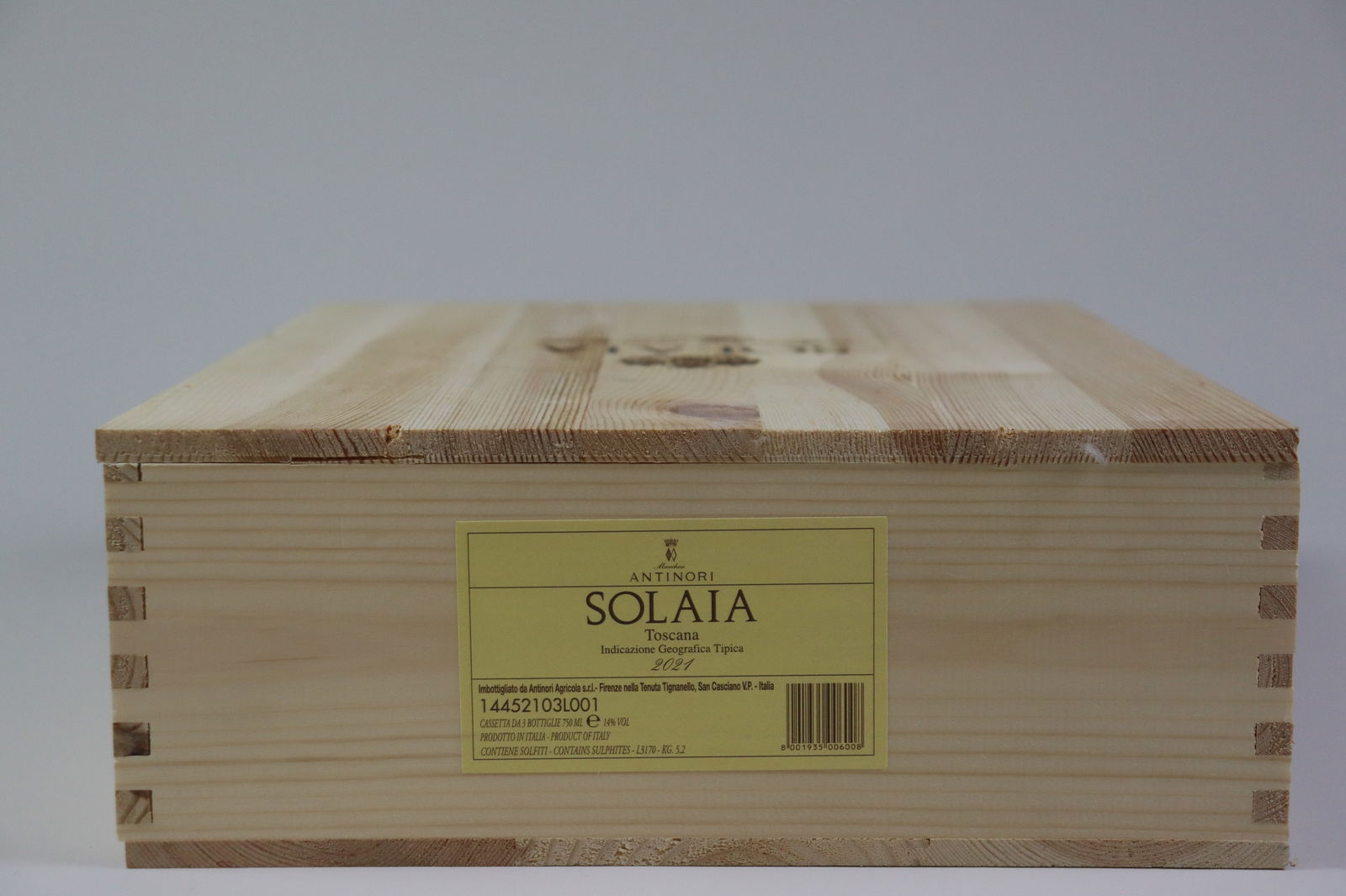 † Toscana IGT 'Solaia' 2021: Toscana IGT 'Solaia' 2021 Marchesi Antinori, Firenze Excellent level and appearance R 3 bottles Per lot €420 - 550 Size bottles Condition Excellent level and appearanc